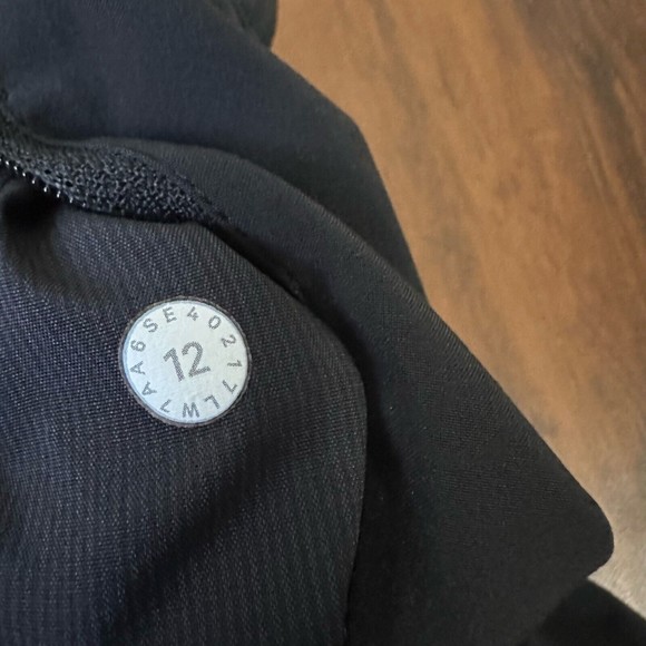 LULULEMON Womens Tracker Short V 4" Inseam #W7AA6S Black - Picture 9 of 9